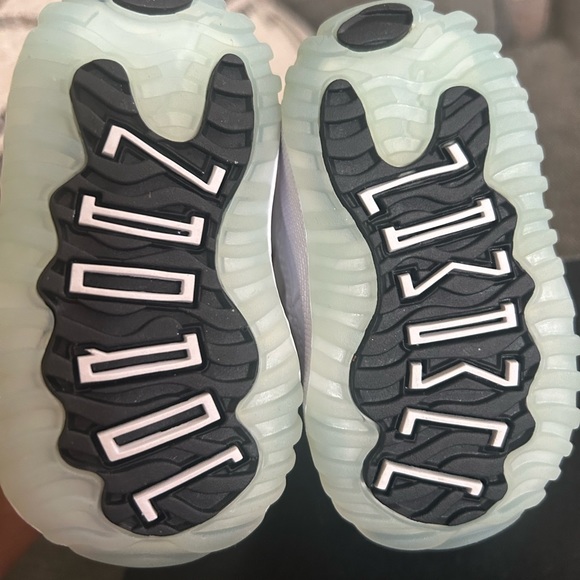 🎉RARE FIND🎉 JORDAN AIR JORDAN 11 RETRO LOW (TD) 'LEGEND BLUE' size 2 Baby - Picture 6 of 9